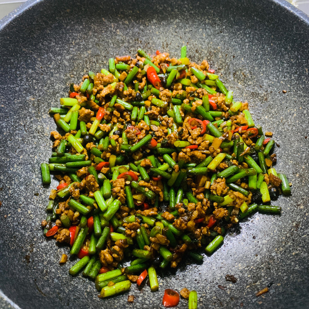 蒜苔炒肉末，三碗米饭都不够吃