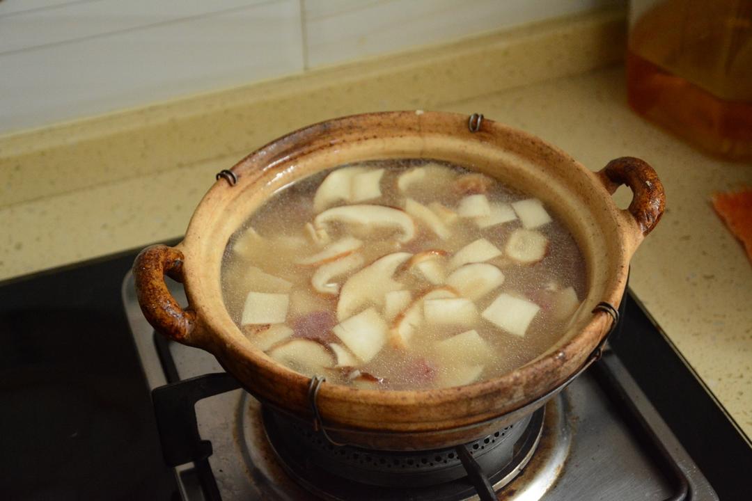 松茸腊肠焖饭