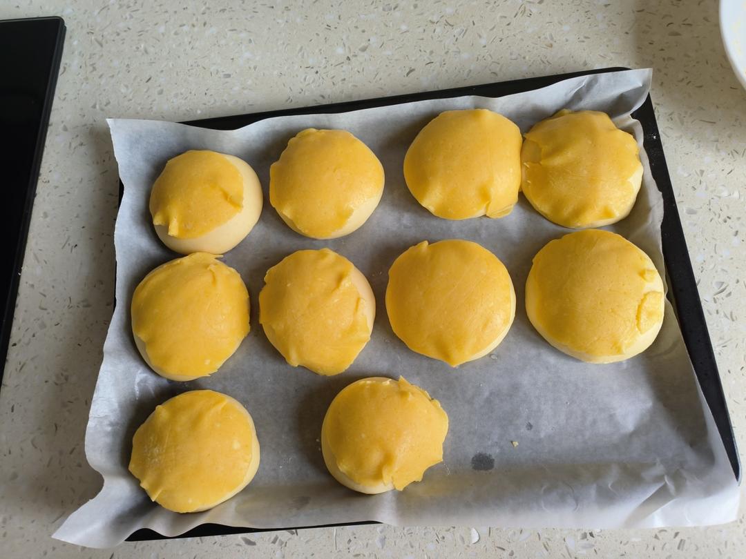 做100款面包の12：在家开茶餐厅!港式菠萝包 –不划格子自然裂开的香酥脆皮！菠萝油/酥皮包