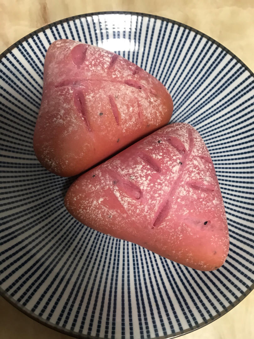 火龙果软欧包，粉嘟嘟～