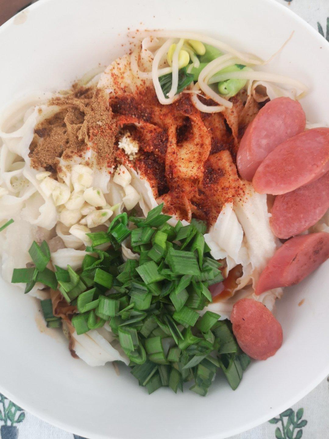 十分钟就能吃上的超简单油泼面