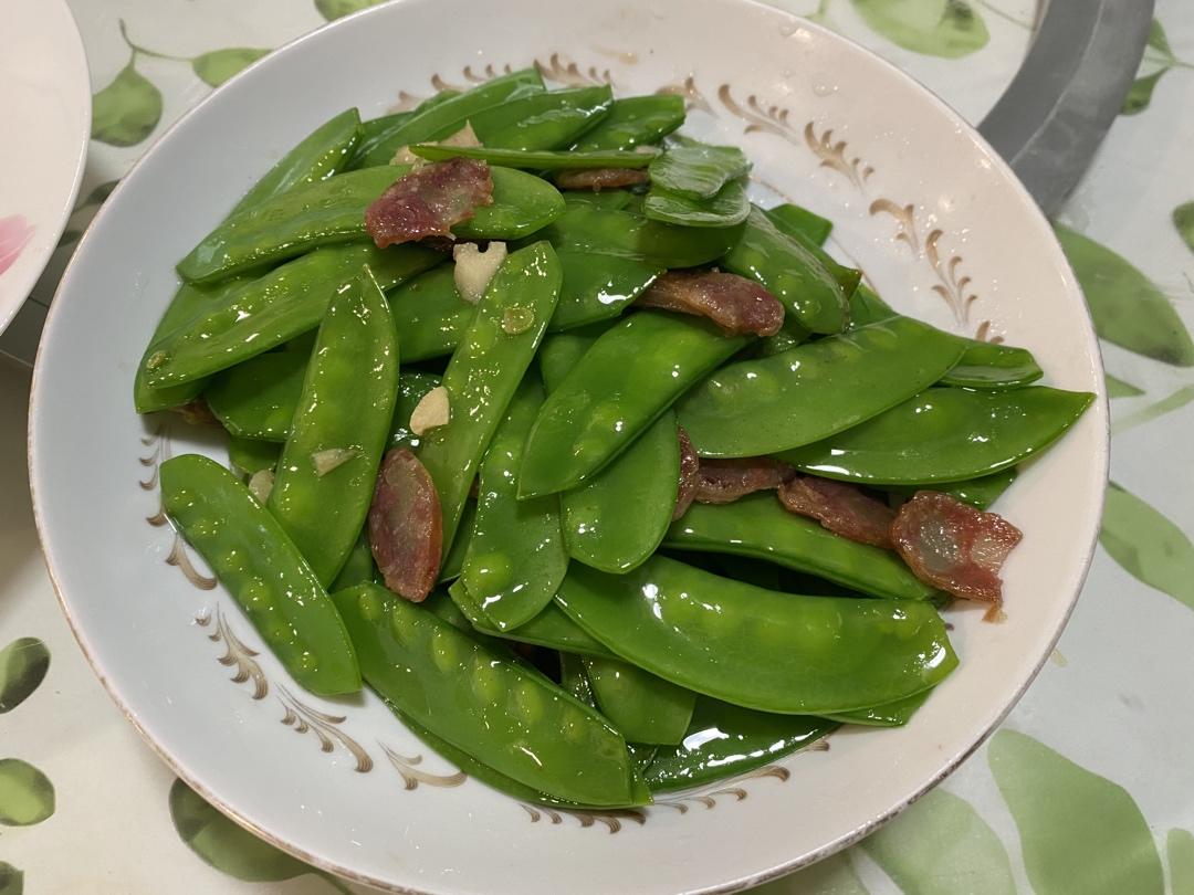 超脆爽的荷兰豆炒香肠