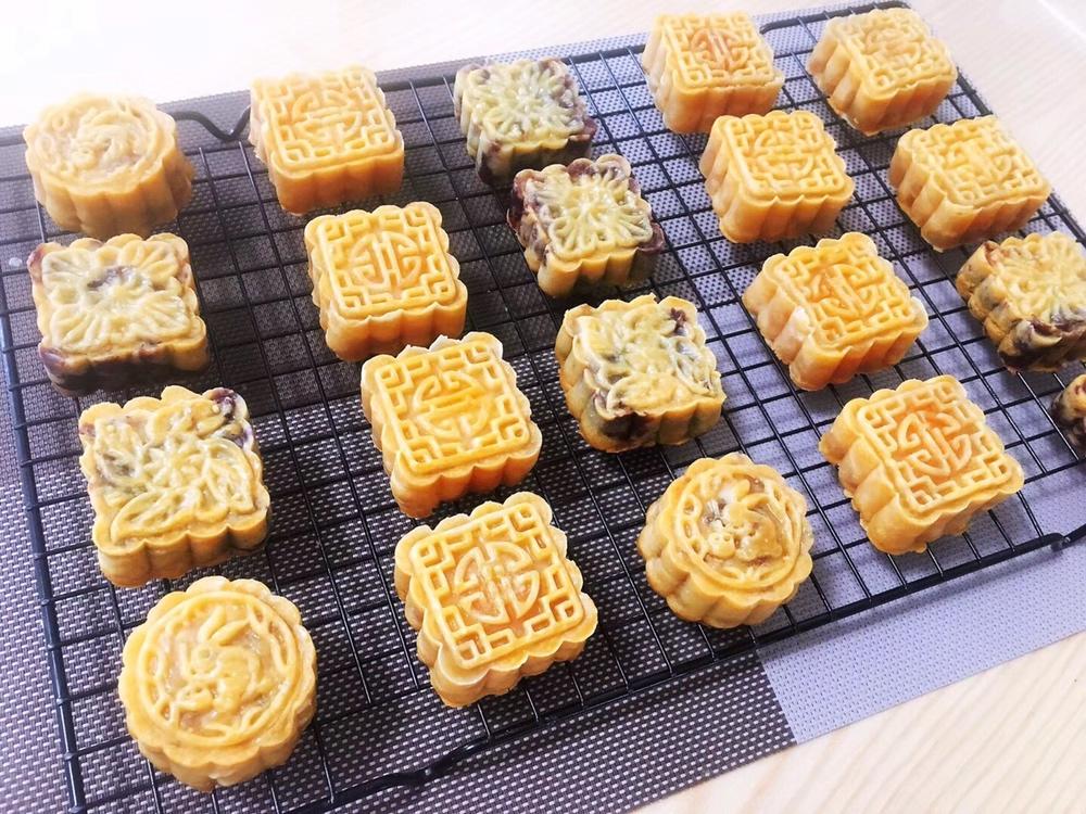 广式月饼——蛋黄莲蓉月饼