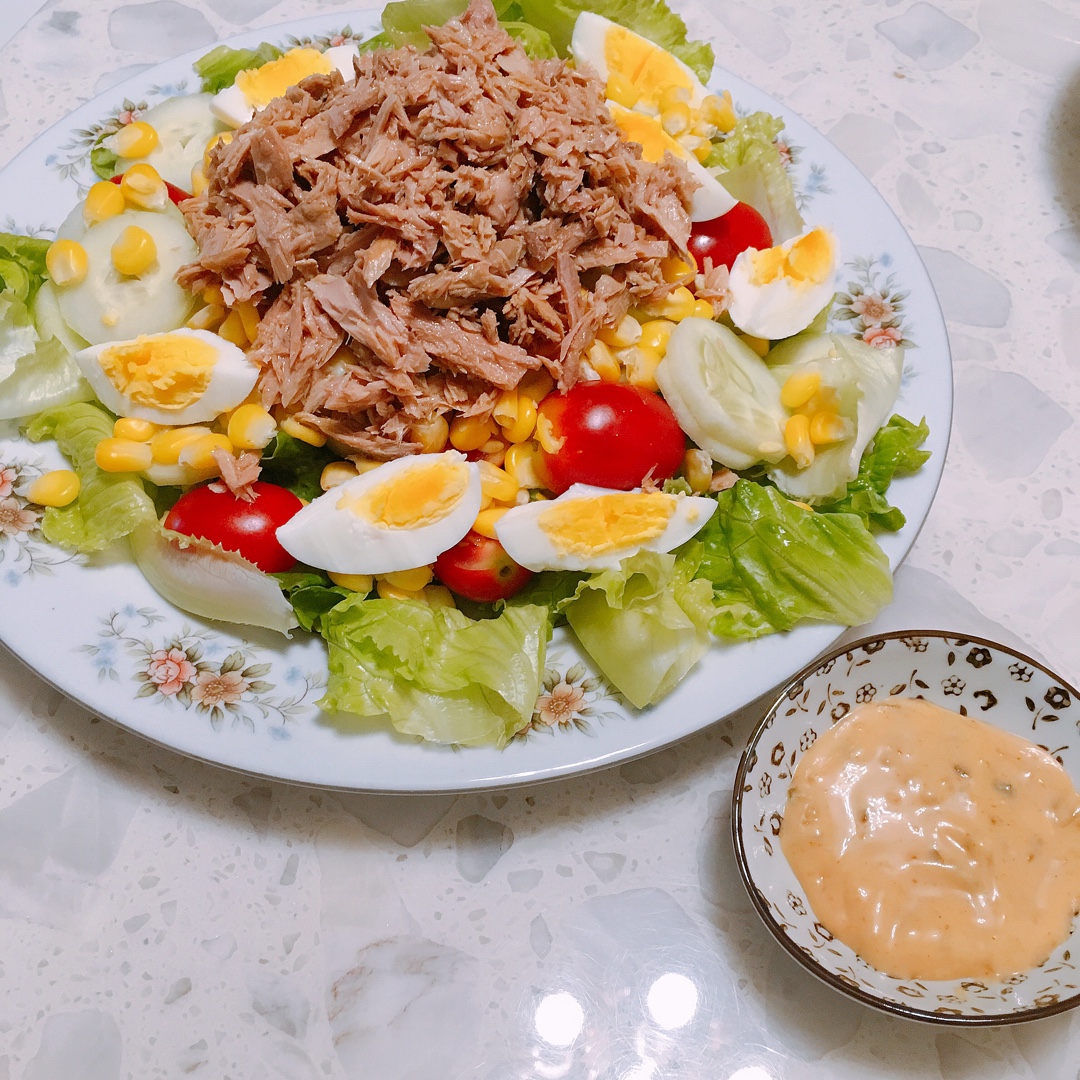 减肥的好帮手--三色金枪鱼沙拉