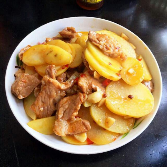 蓝色百合-5做的土豆肉片