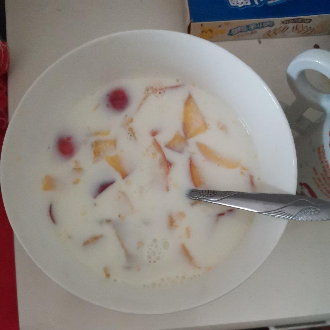 桃子牛奶