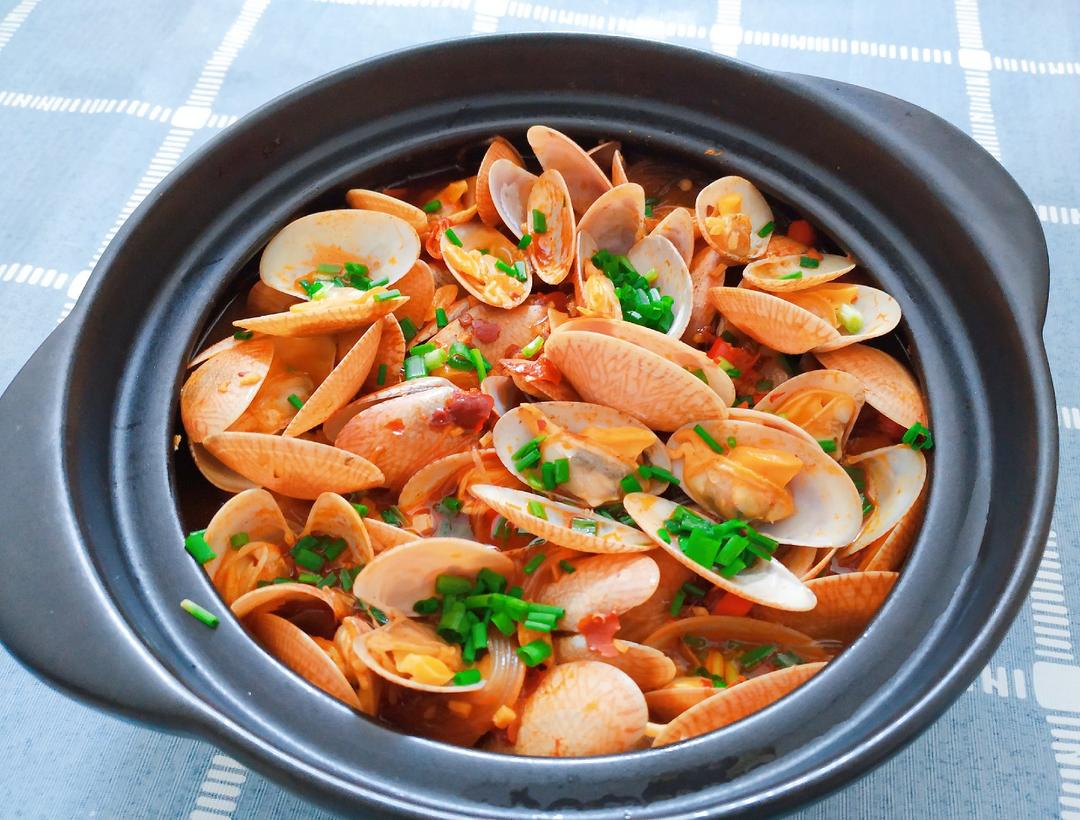 鲜到爆的花甲粉丝煲