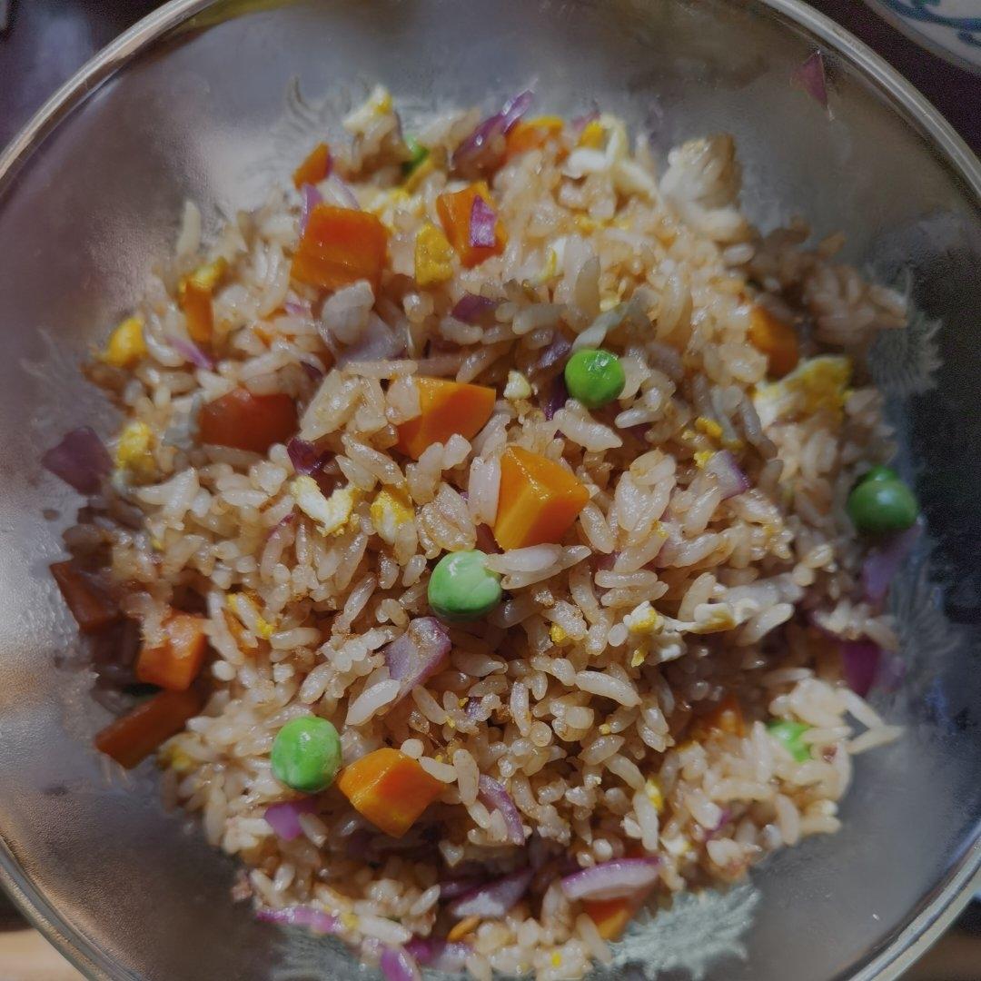 好吃到舔盘的酱油炒饭！