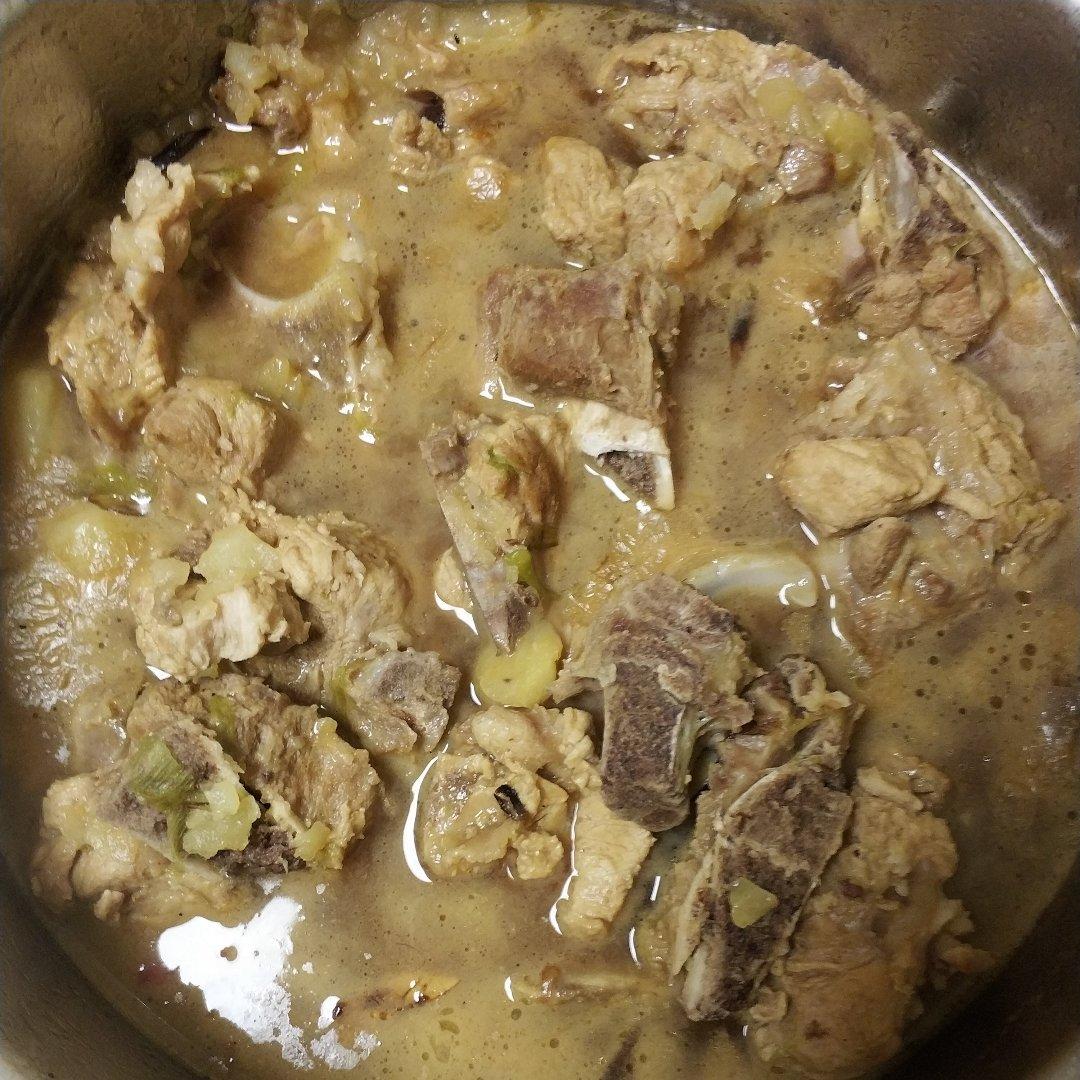 土豆炖腔骨