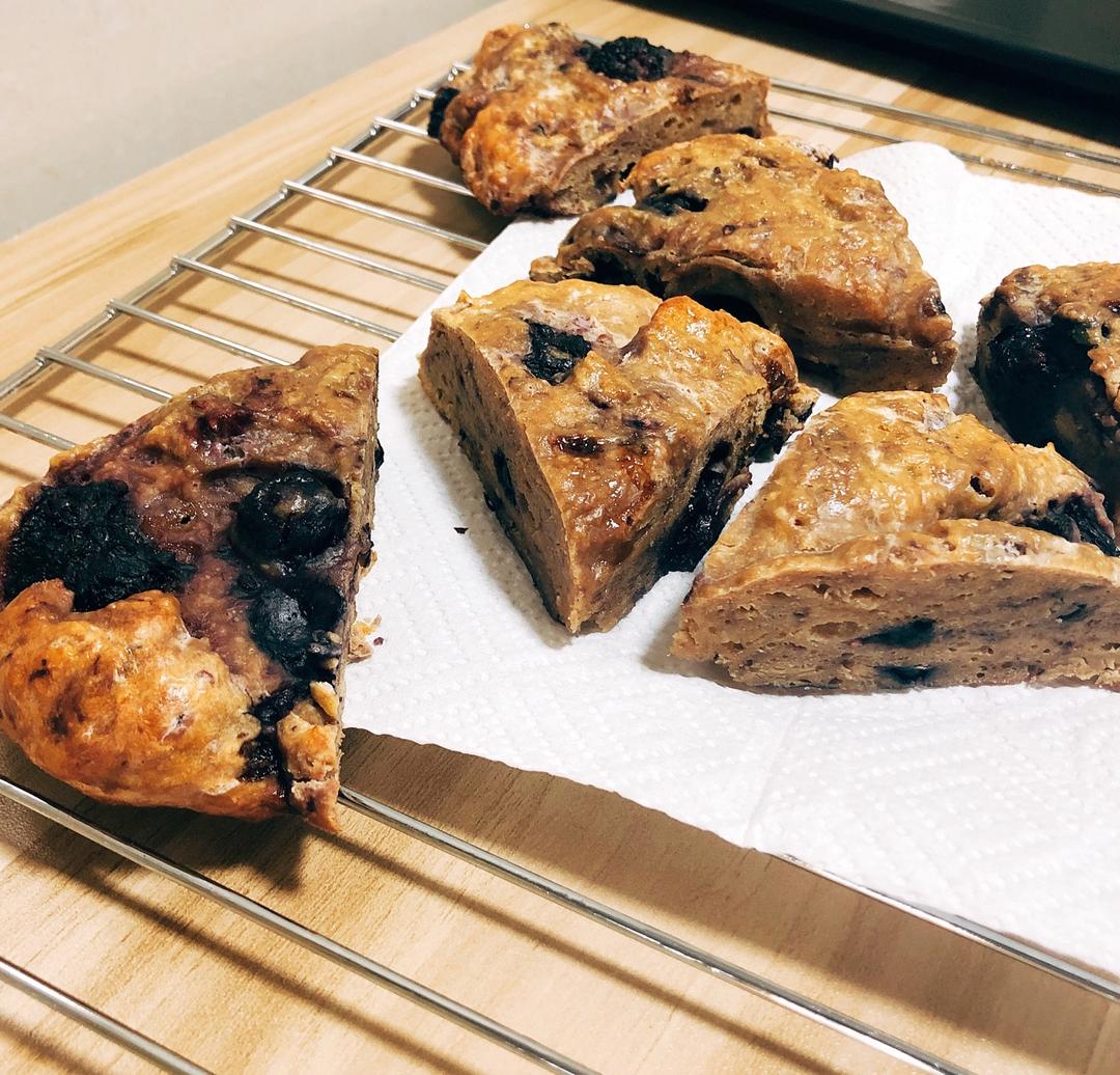 黑莓全麦早餐司康丨健康·烘焙<好好吃饭2>
