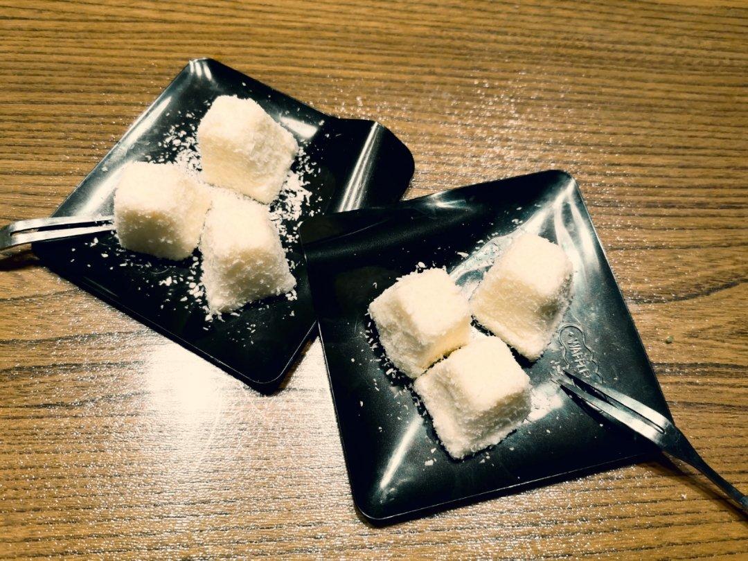 椰蓉鲜奶糕