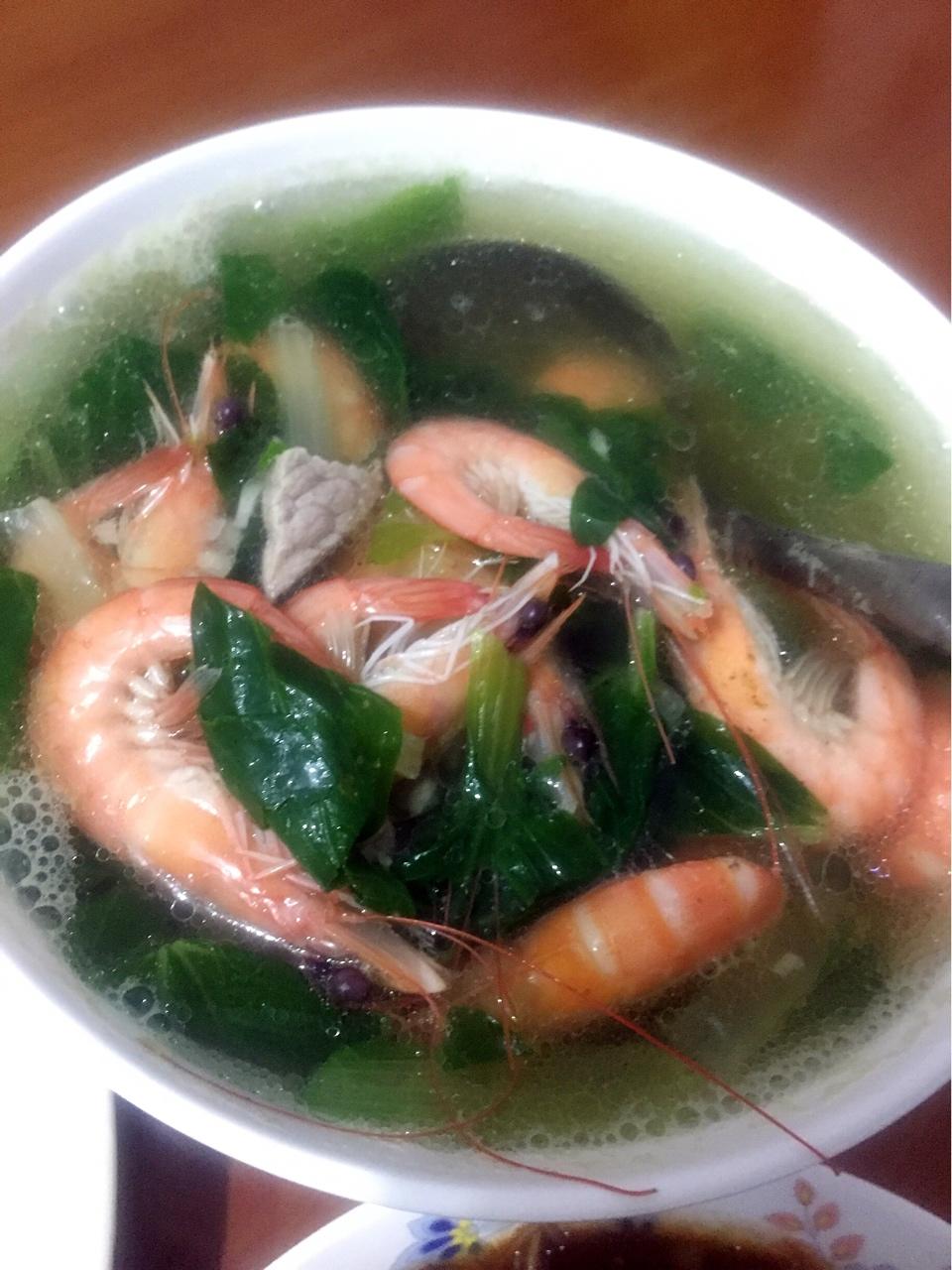 咩仔玛丽哄做的蔬菜虾汤