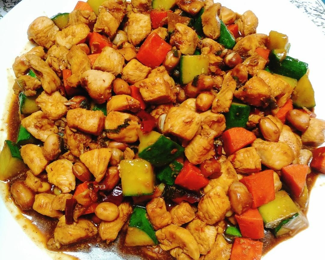 减脂期解馋菜谱:低卡宫保鸡丁