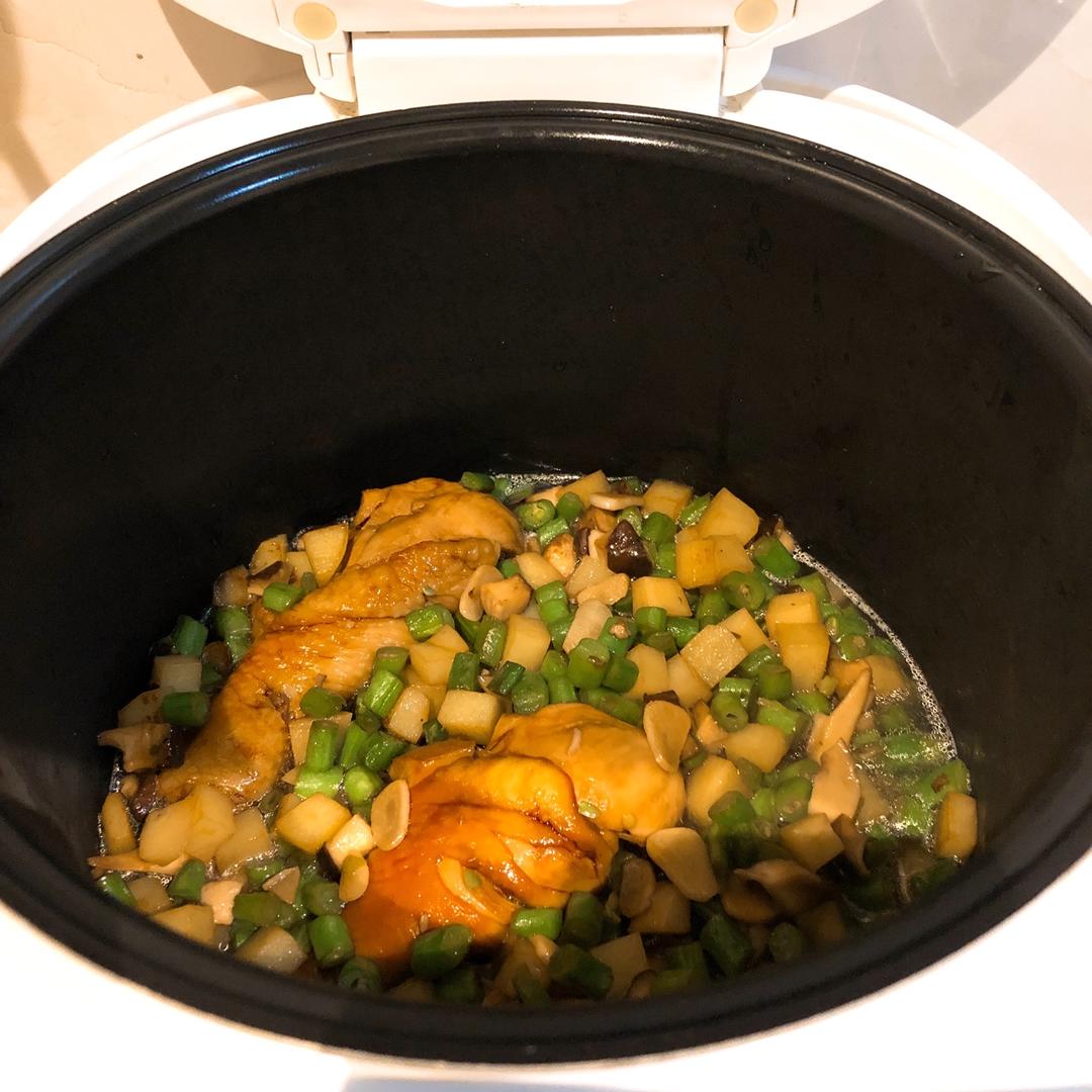 一整只鸡腿的电饭锅焖饭