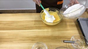 咸蛋黄火腿蛋糕卷的做法 步骤7