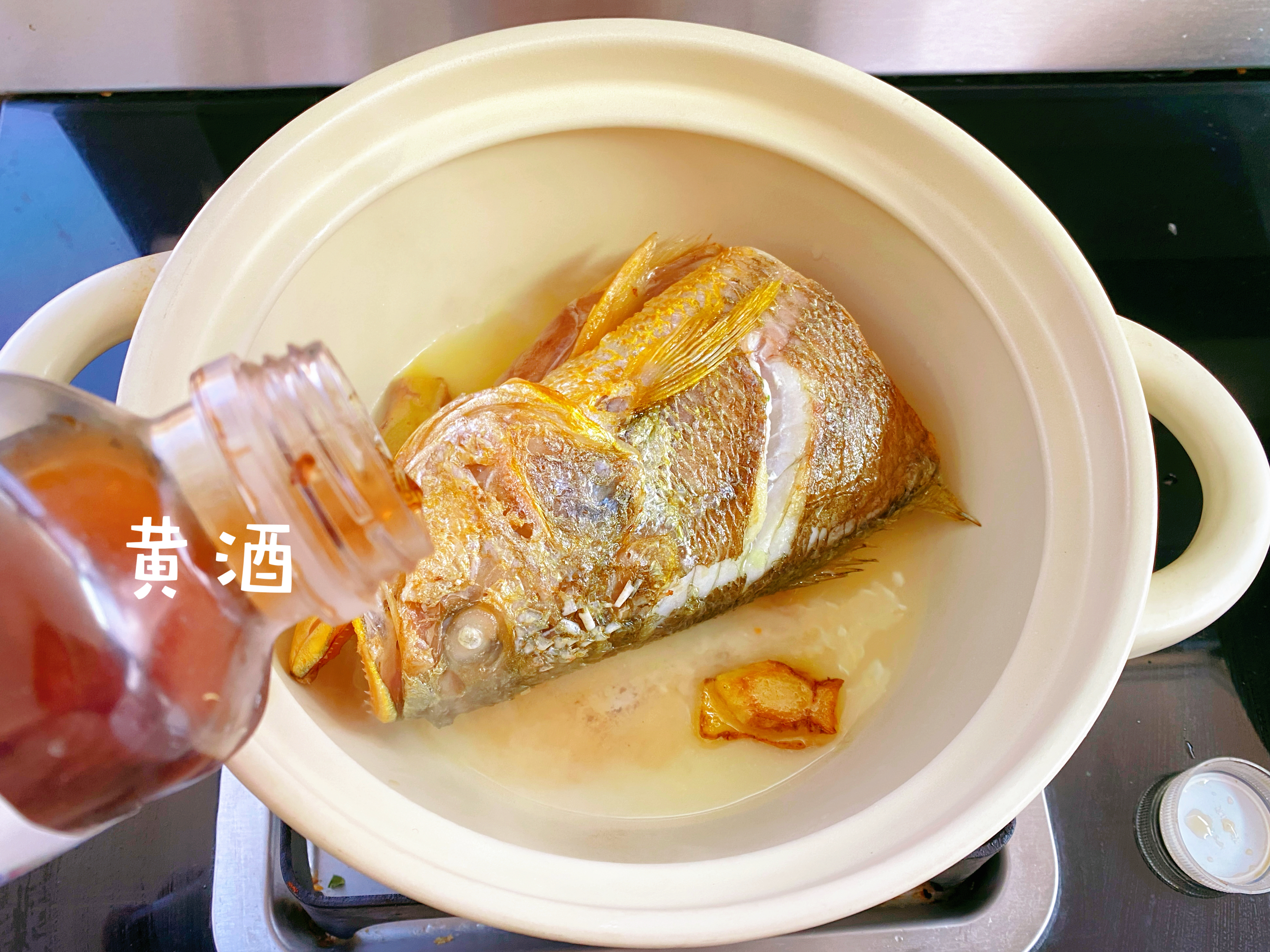 黄鱼酸菜豆腐汤的做法 步骤3