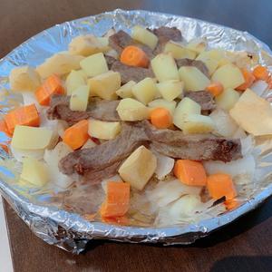 香喷喷的苹果土豆胡萝卜烤牛排的做法 步骤5