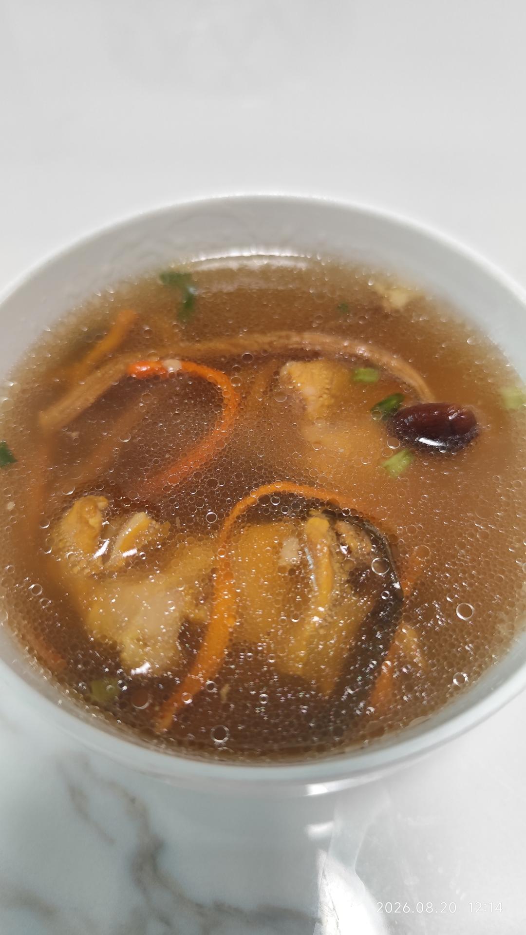虫草花茶树菇猪大骨汤