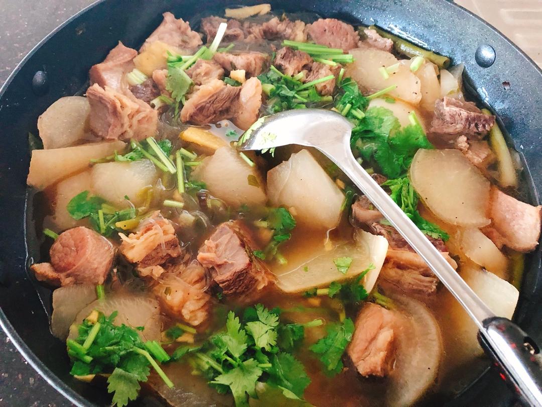 牛肉炖萝卜