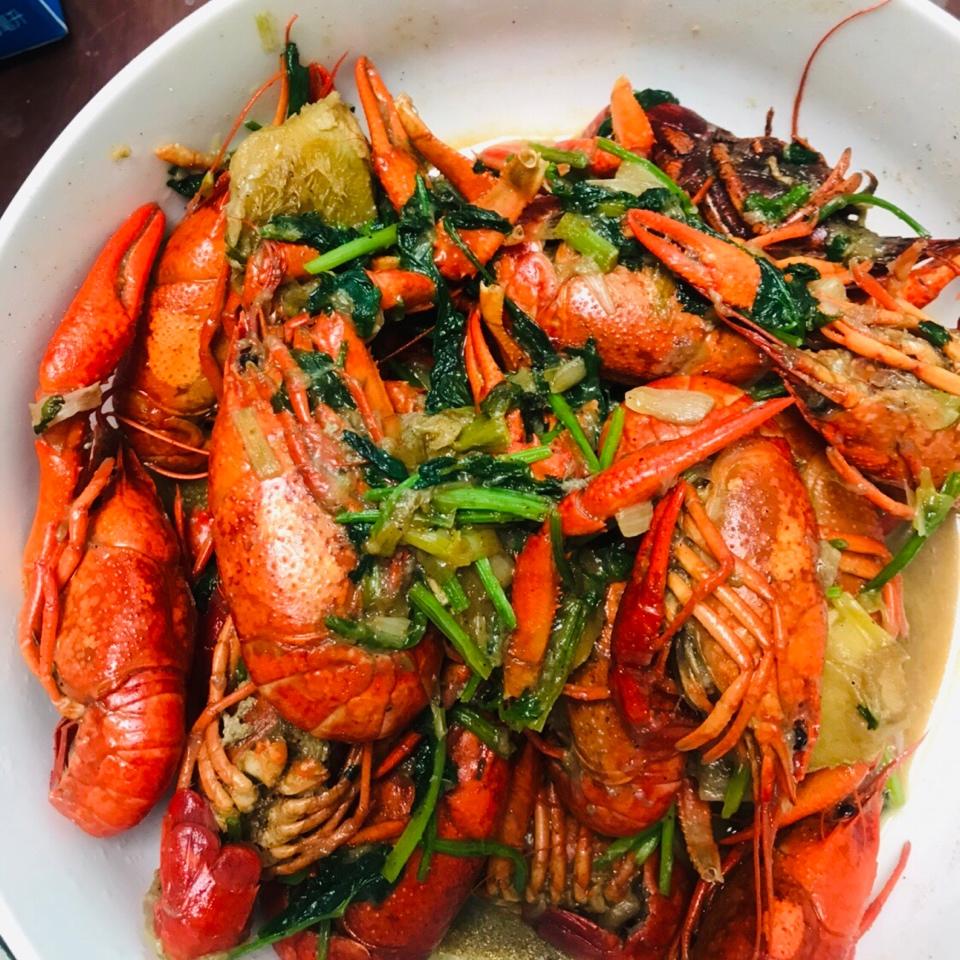 干净简单超香版十三香小龙虾（教你这么挑小龙虾，怎么彻底清洗）