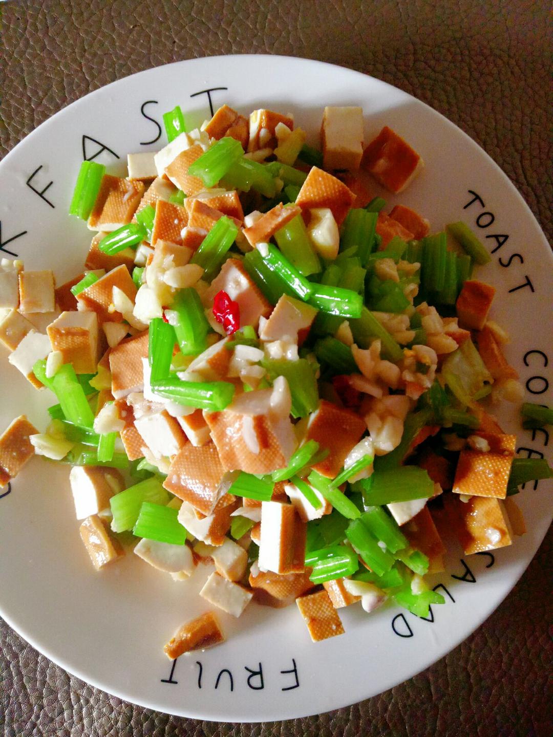 l_bai玲做的香芹拌豆干