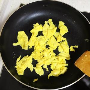 木耳炒鸡蛋的做法 步骤11