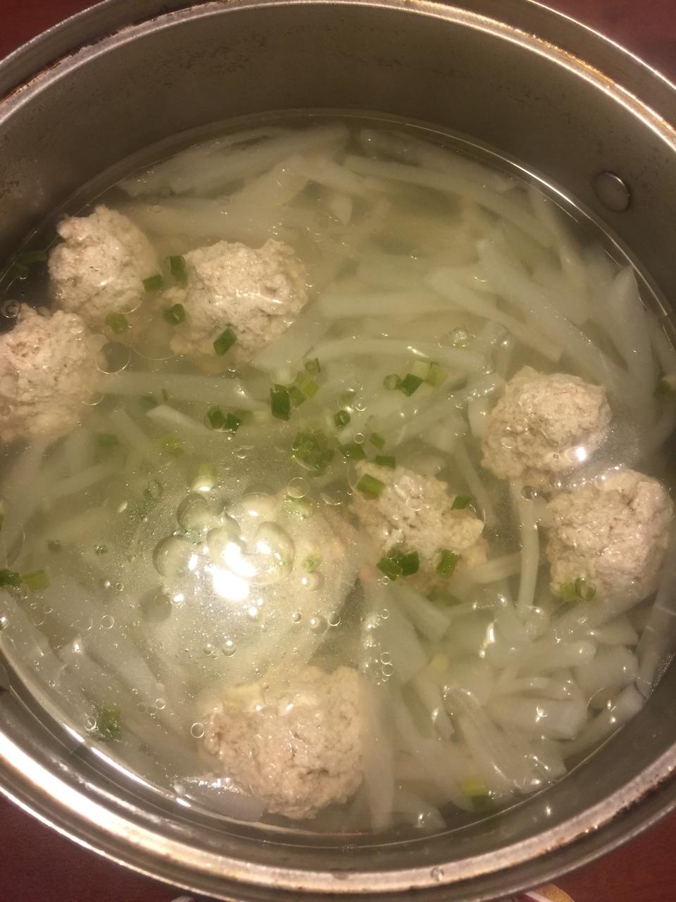 【10分钟系列】白萝卜豆腐圆子汤