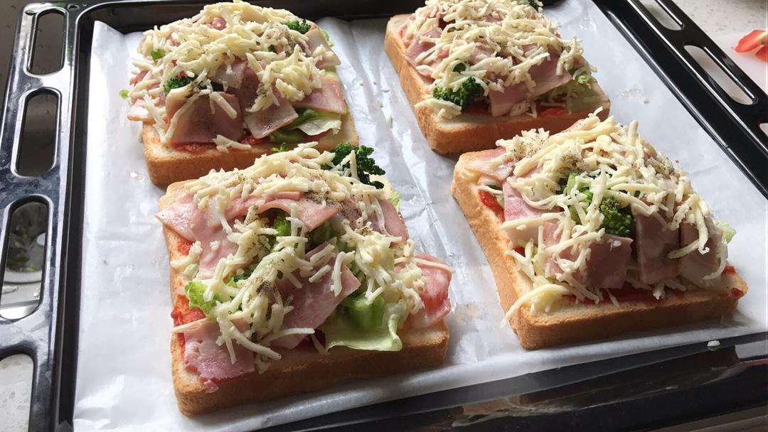 吐司培根小批萨