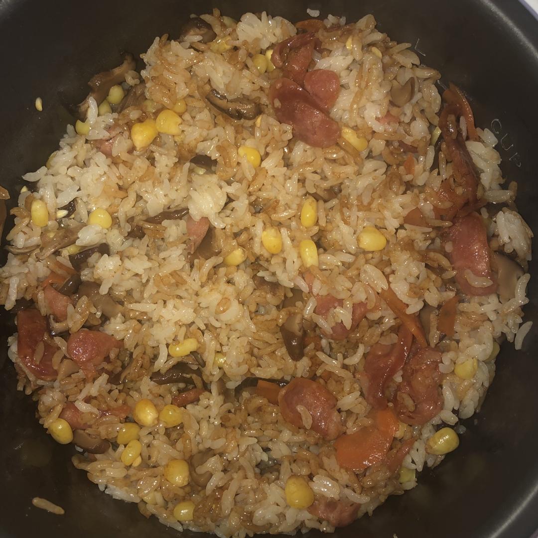 香菇腊肠煲仔饭（电饭煲）
