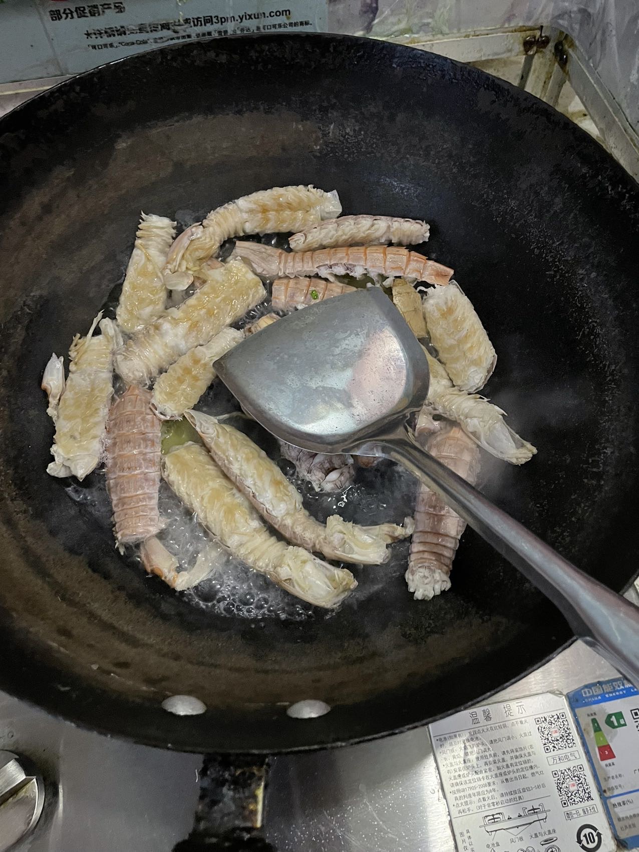 无油炸版的椒盐皮皮虾和巧拨虾壳的方法