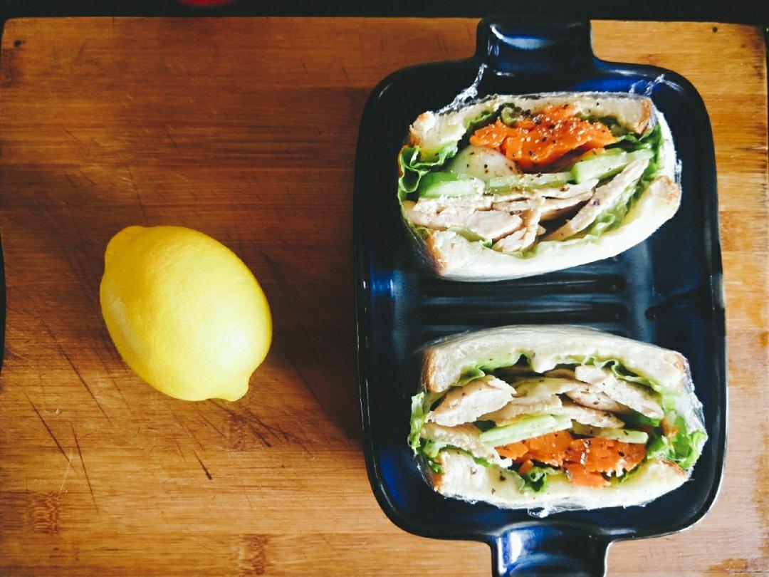 低脂早餐的美味吃法，超大份哦——鸡胸肉三明治