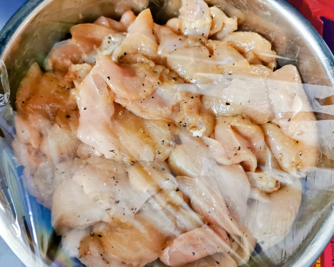 香煎鸡胸肉-嫩多汁（附腌制方法）的做法 步骤4