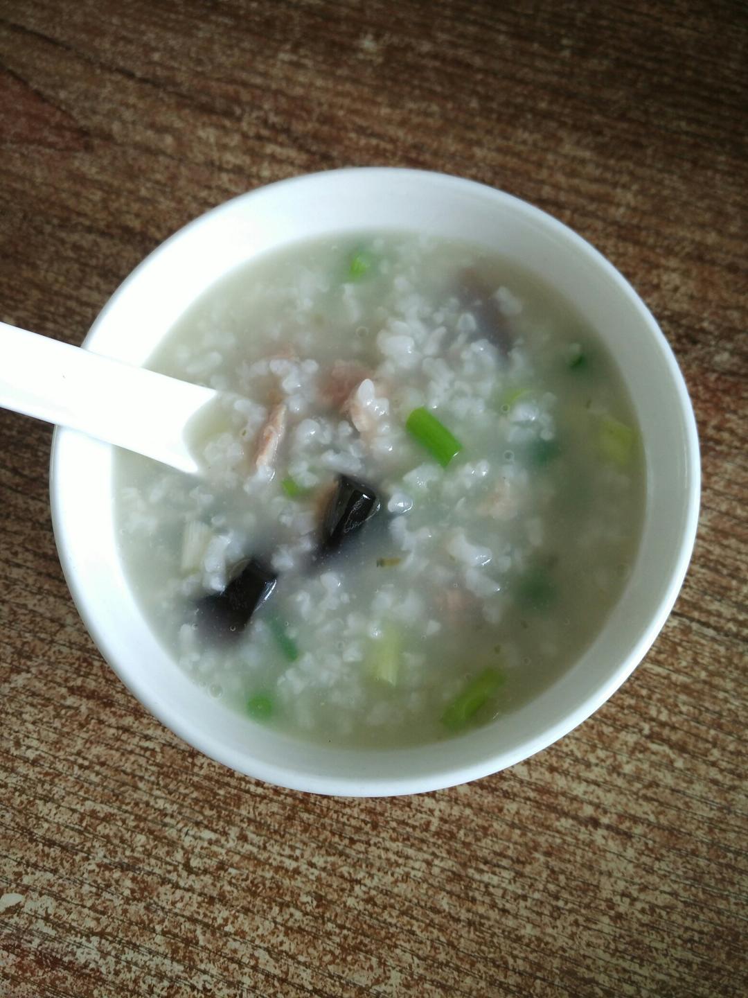 桃子1379002做的营养早餐皮蛋瘦肉粥