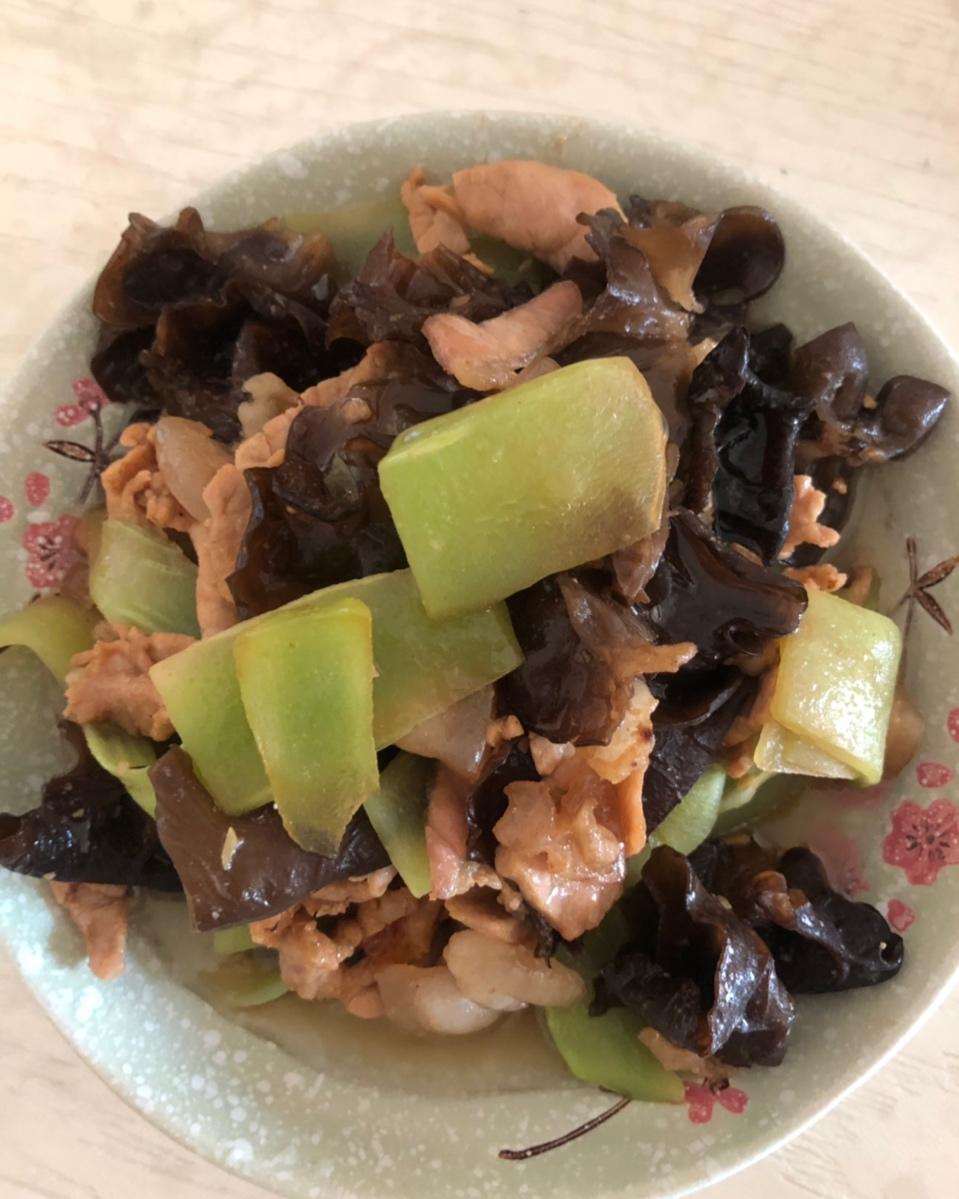 莴笋木耳炒肉