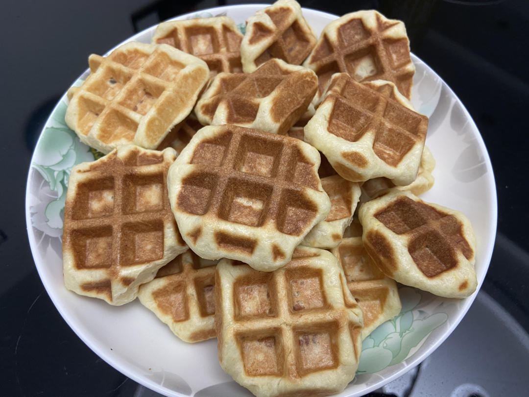 华夫饼-肉松蛋黄夹心