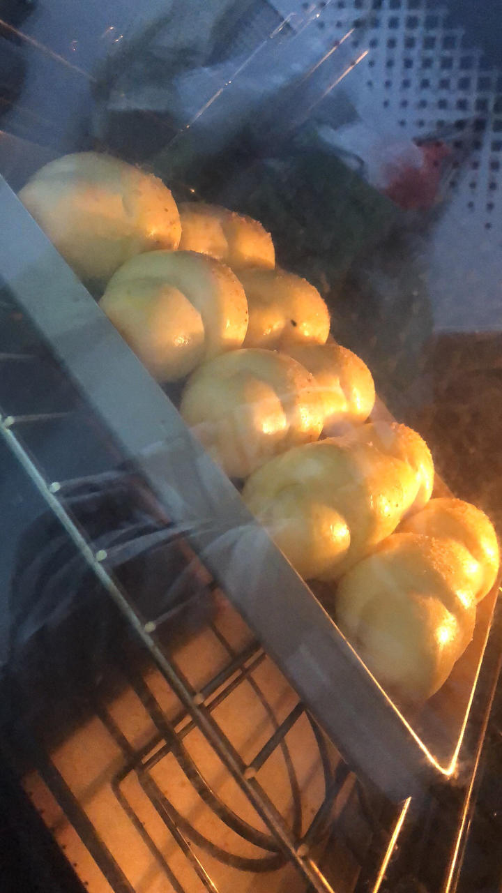 🥐超级松软的                 咸蛋黄盐面包