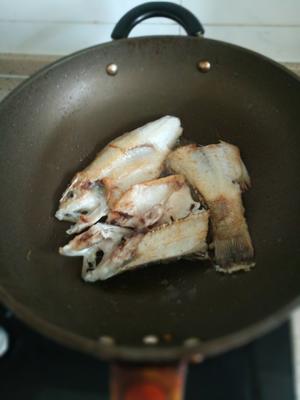 鲜美鲈鱼汤的做法 步骤3