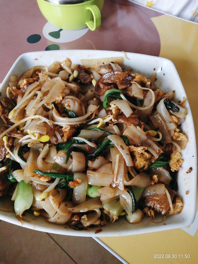 路边摊的炒河粉