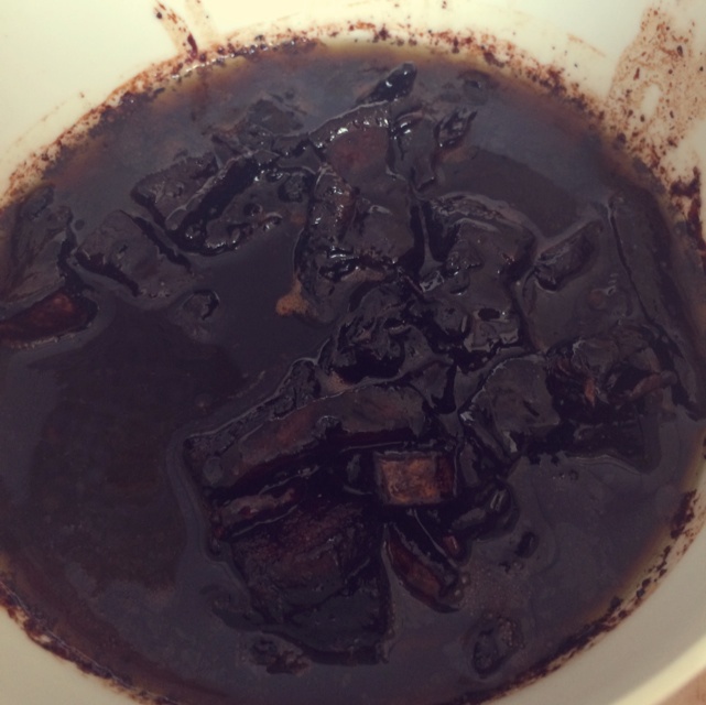 吃着碗里望着锅里的红烧肉