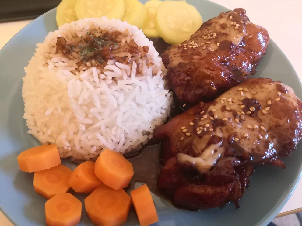 鲜嫩多汁的照烧鸡腿饭