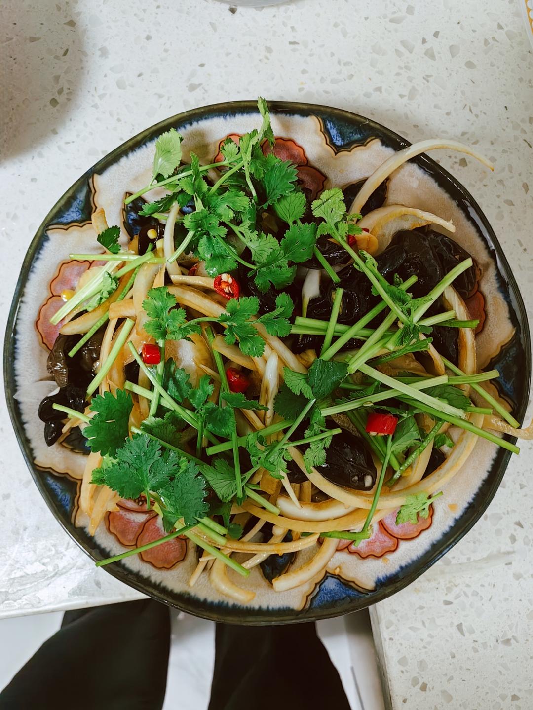 洋葱拌木耳