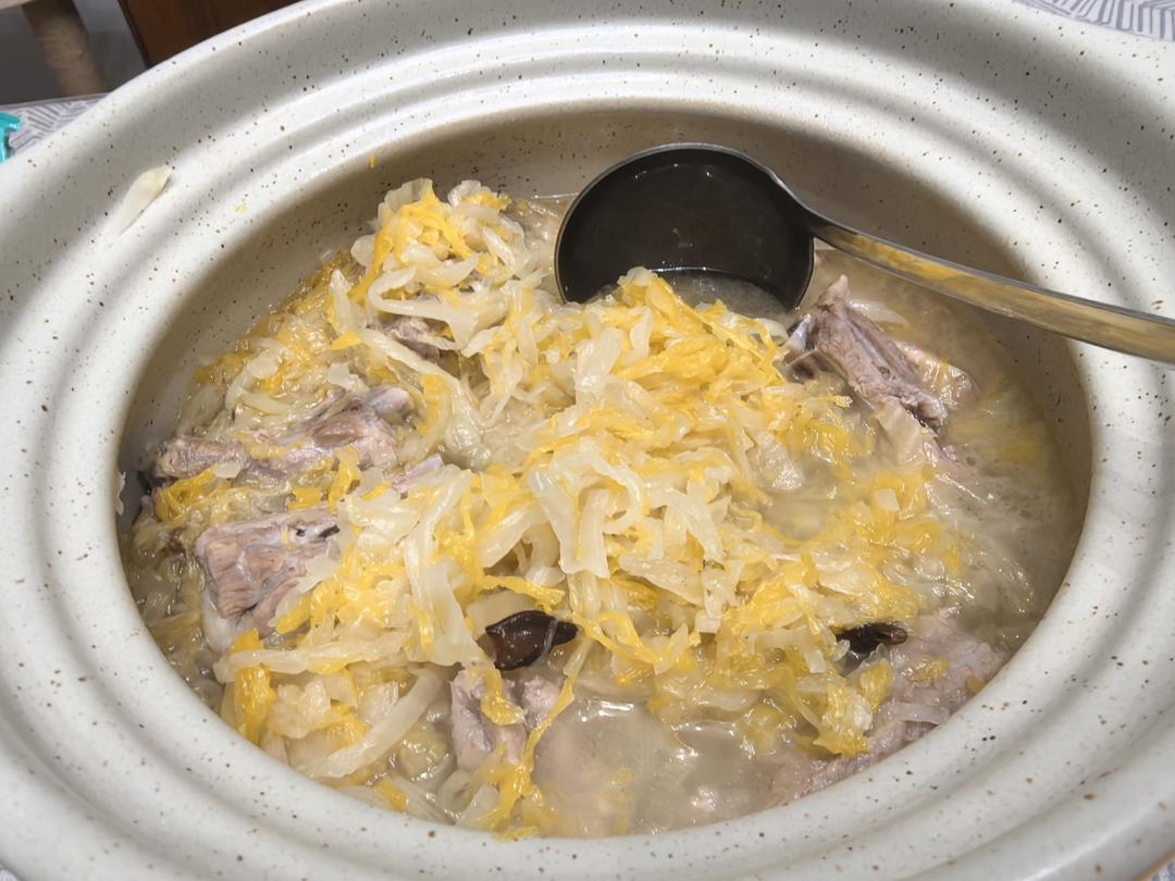 排骨酸菜汤的做法