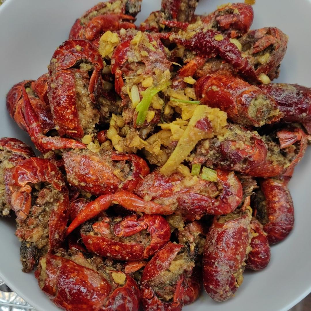 蒜香咸蛋黄小龙虾