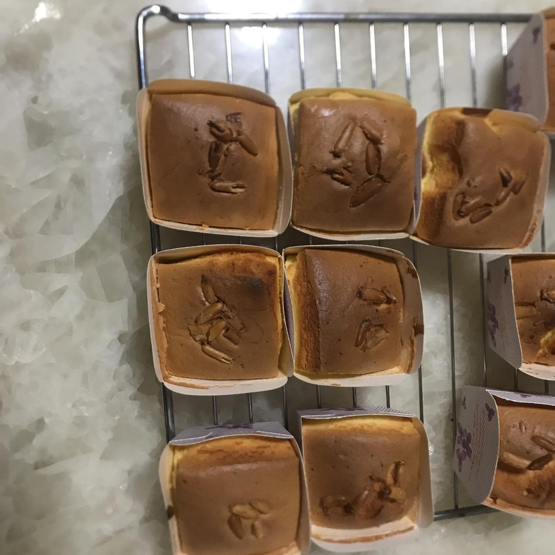 不塌，不裂，很润，很嫩的纸杯蛋糕