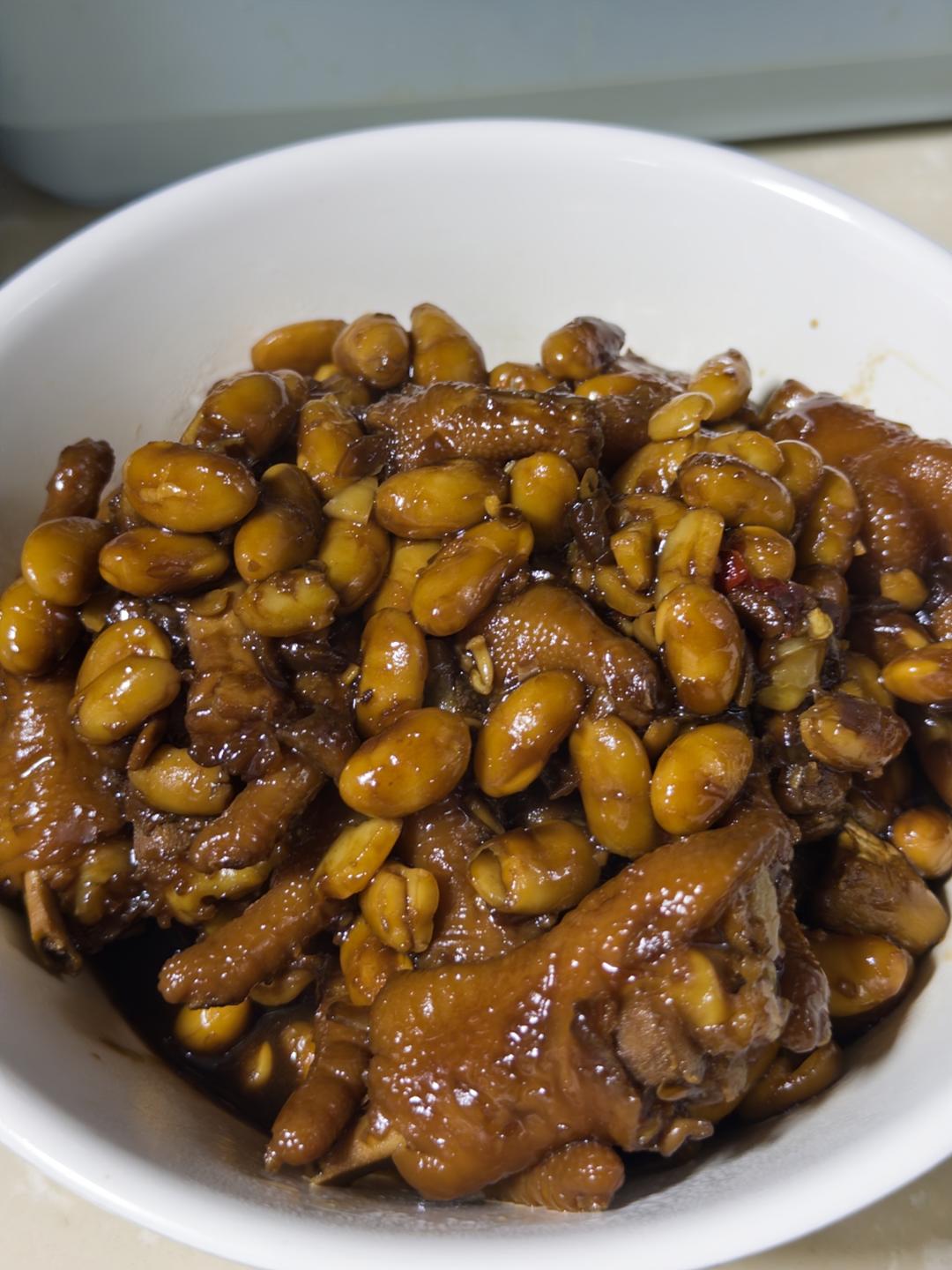 入口即化的黄豆焖鸡爪