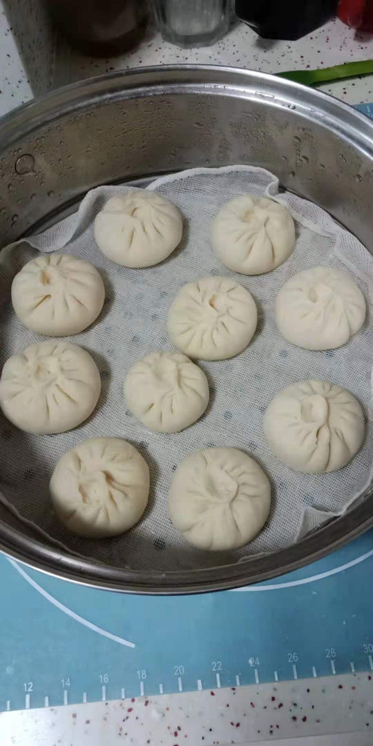 最好吃的韭菜包子没有之一 韭菜又名“壮阳草”，虾皮有“钙库”之称二者结合不止是舌尖上的美味那么简单……