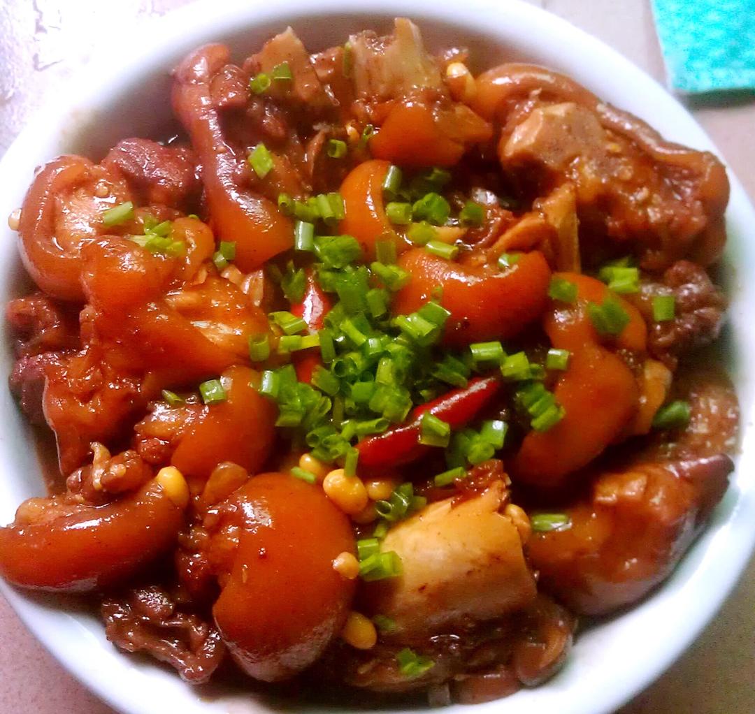 美味的家常菜：红烧猪蹄