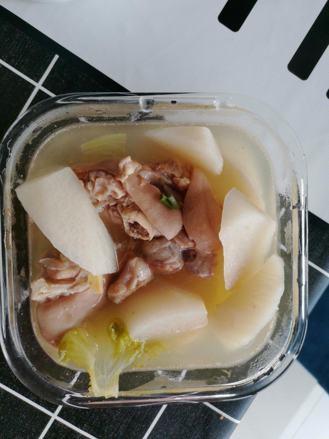萝卜猪脚汤
