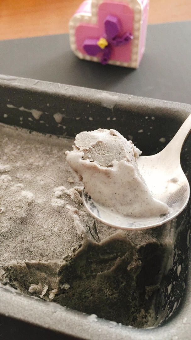蜂蜜黑芝麻豆腐冰淇淋