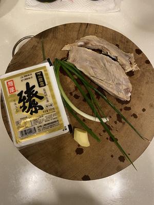 咸排骨浓汤炖豆腐的做法 步骤1